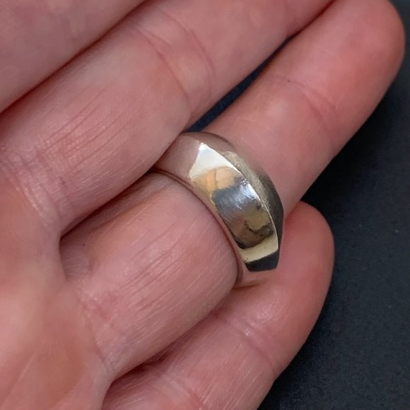 Sterling Silver 925 Knife Edge Tapered Band Textured & Shiny Finish Size 5 - Picture 6 of 15